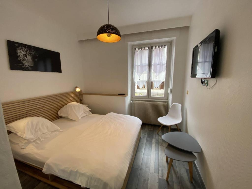Logis Hôtel-Restaurant Aux Trois Roses - Habitación Familiar
