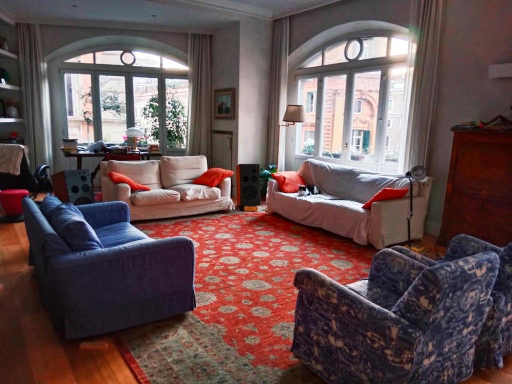 Private room by an Italian family - A unique experience close to Colosseum, the Roman Forum and Basilica Saint Mary Major