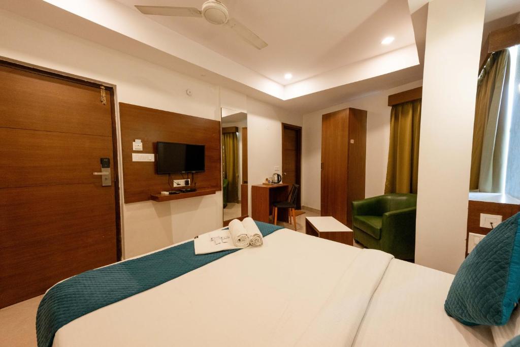 Postel nebo postele na pokoji v ubytování REGALIA INN &SUITES