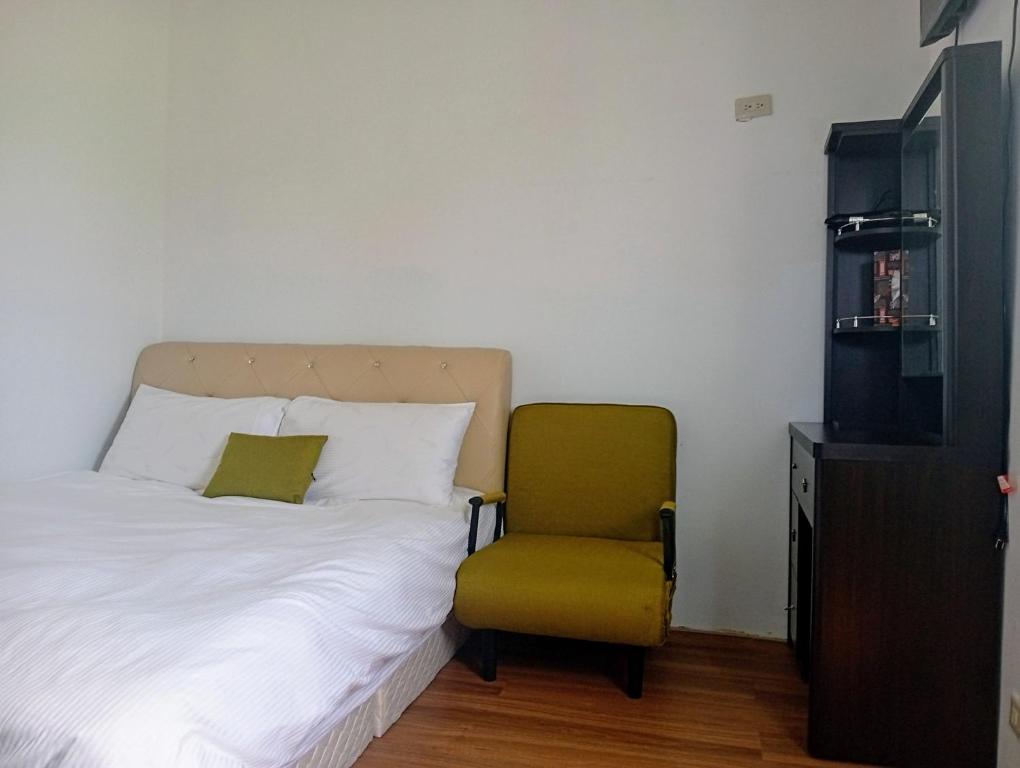 Postel nebo postele na pokoji v ubytování 蘭嶼小島觀海旅宿