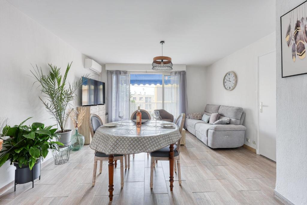 Photo de la galerie de l'établissement Le Balcon du Coteau II - Appt climatisé, à Bandol