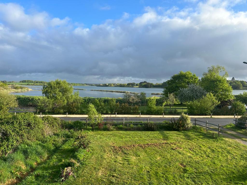 a view of a body of water from a park at Chambre chez l'habitant in Séné