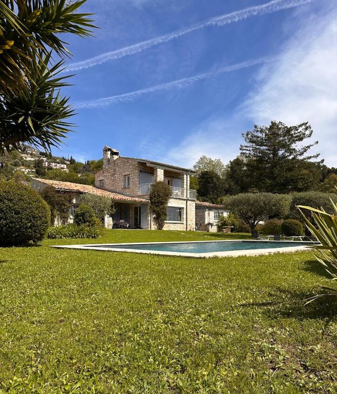 Photo de la galerie de l'établissement La Marjalou à Vence avec piscine & grand jardin, à Vence