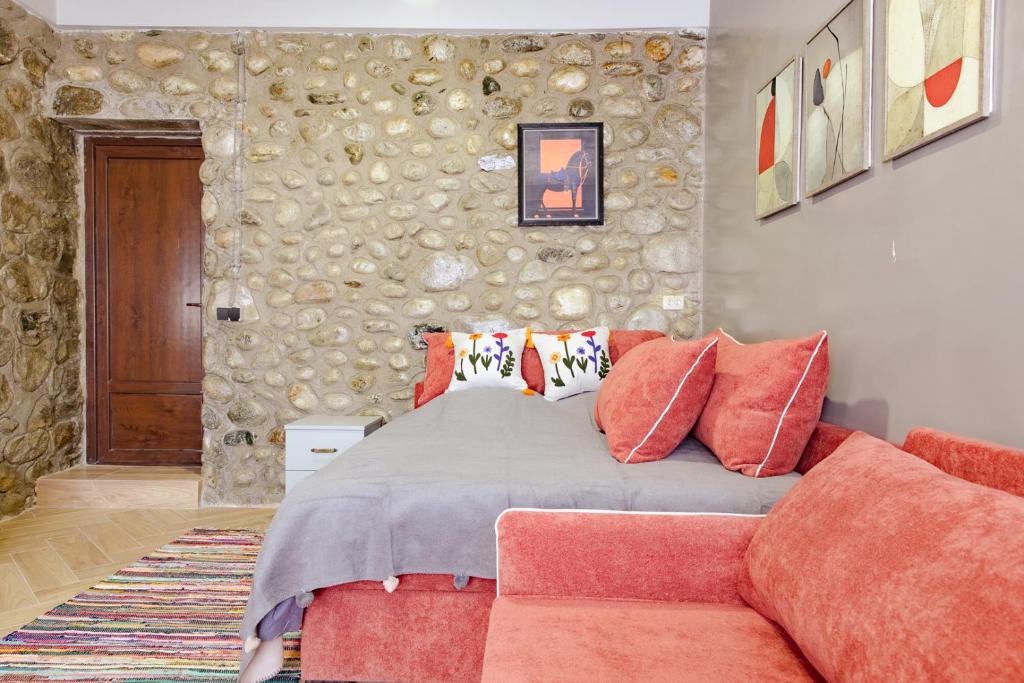 Llit o llits en una habitació de Guesthouse of Manoni Ratiani