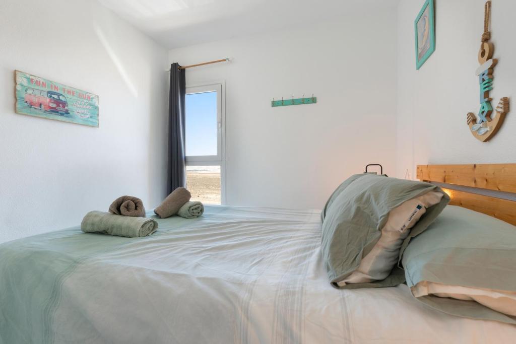 Postel nebo postele na pokoji v ubytování Surf Home Sea View
