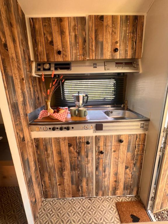 Kuchyň nebo kuchyňský kout v ubytování Camping Wijndomein Erve Wisselink