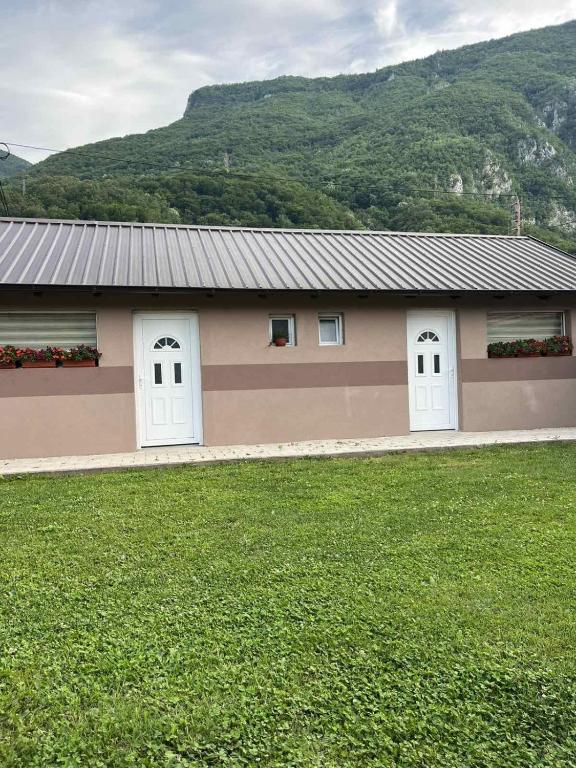 Nespecifikovaný výhled na hory nebo výhled na hory při pohledu z apartmánu