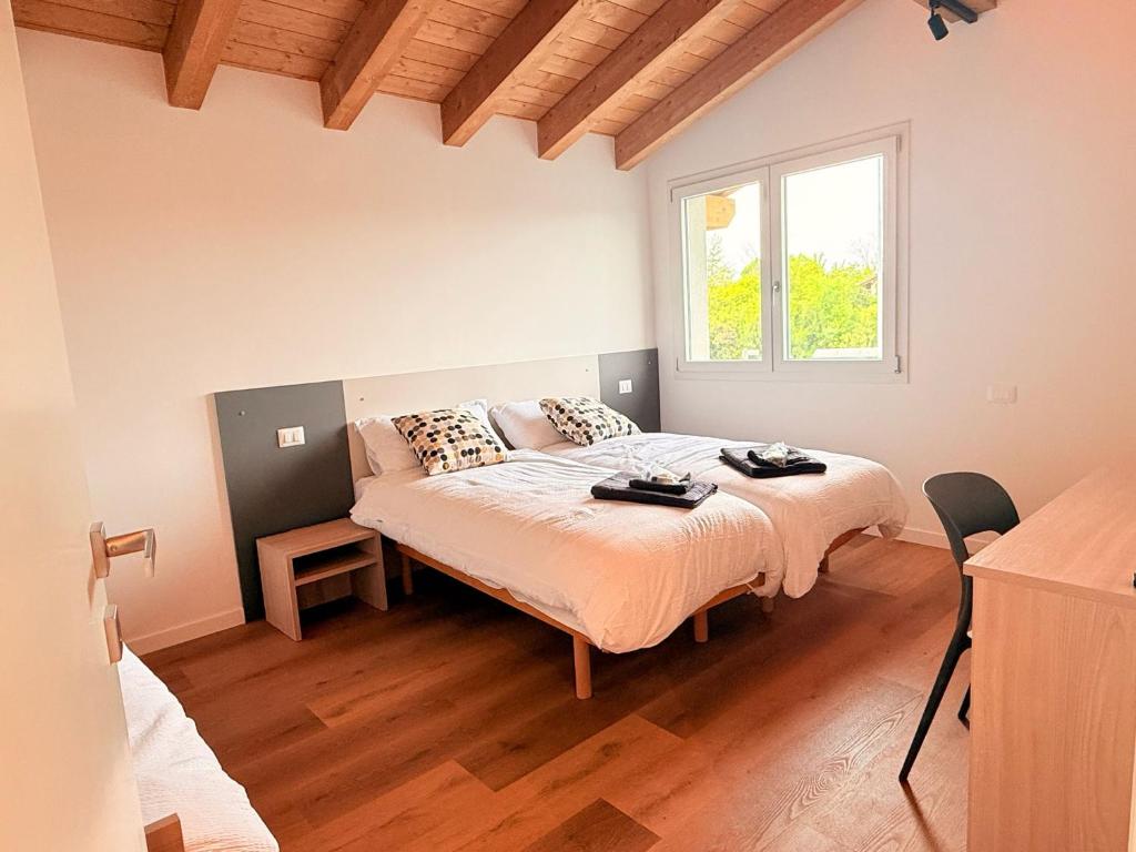 Postel nebo postele na pokoji v ubytování B-Village Bar and Rooms