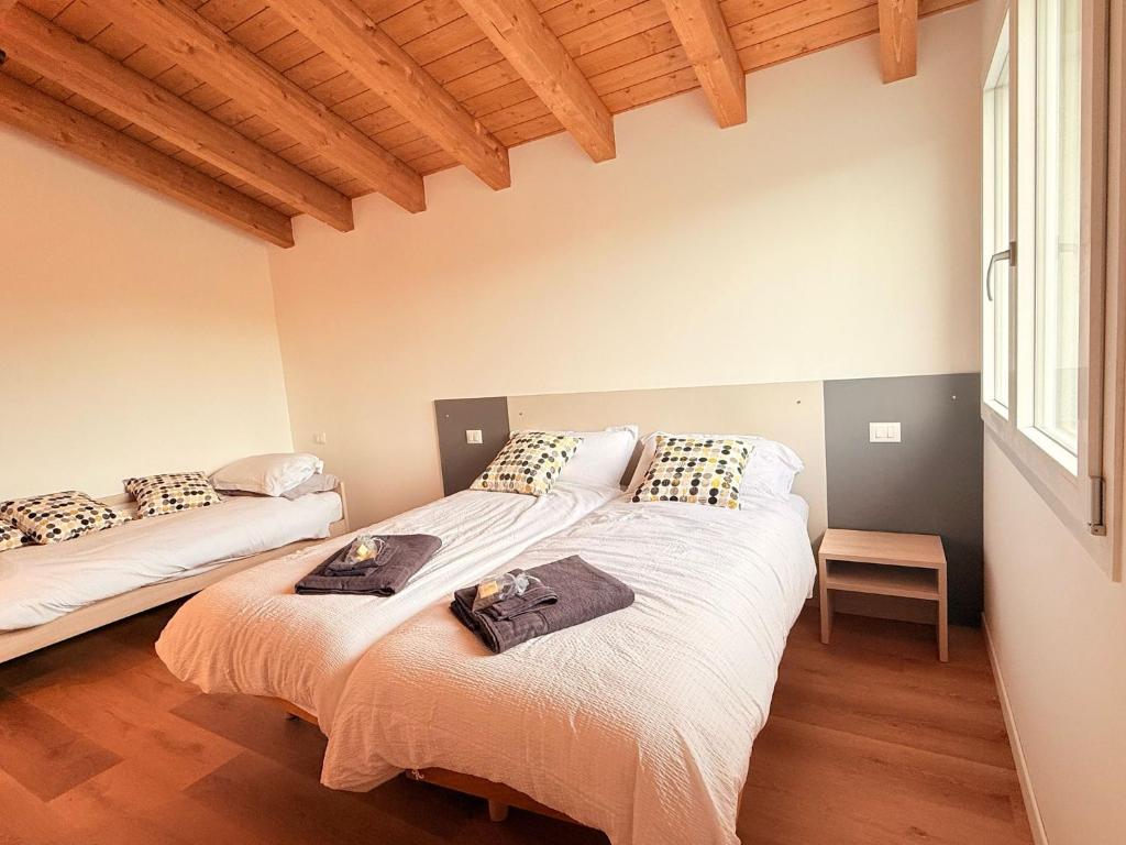 Postel nebo postele na pokoji v ubytování B-Village Bar and Rooms