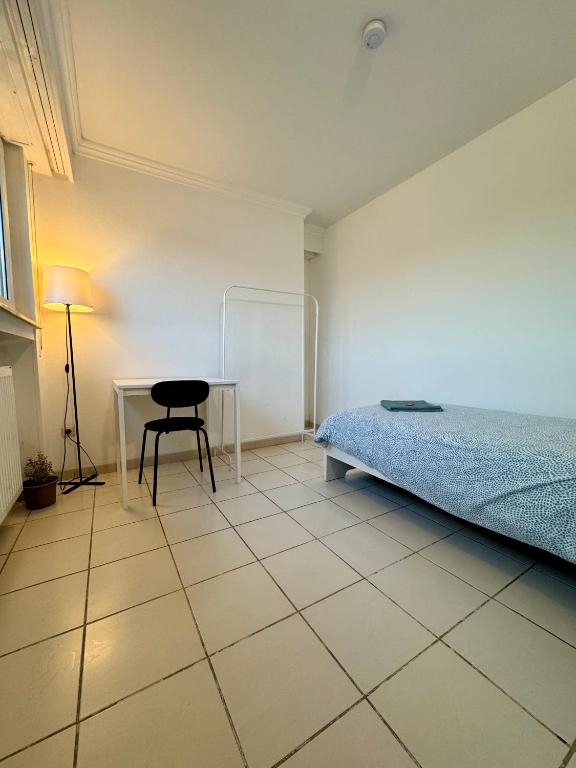 Postel nebo postele na pokoji v ubytování Smart & Cheap Stay for 1 person
