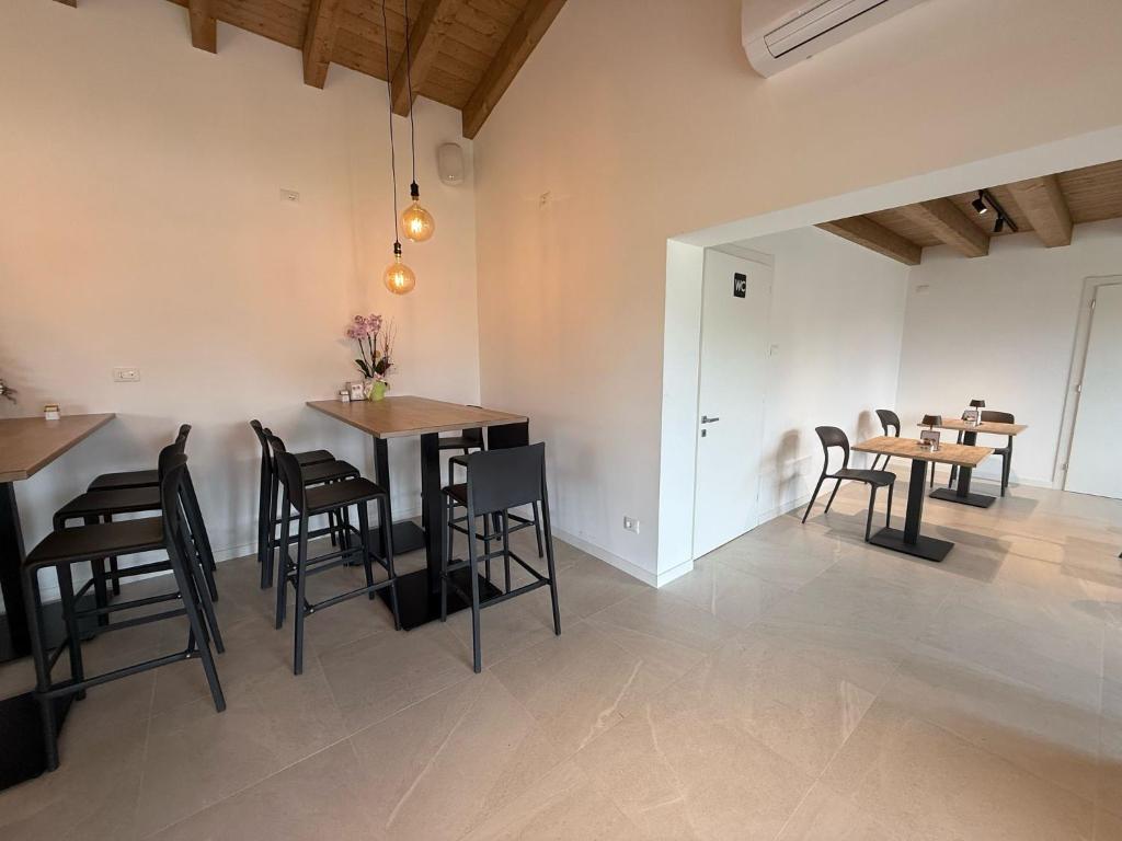 Posezení v ubytování B-Village Bar and Rooms