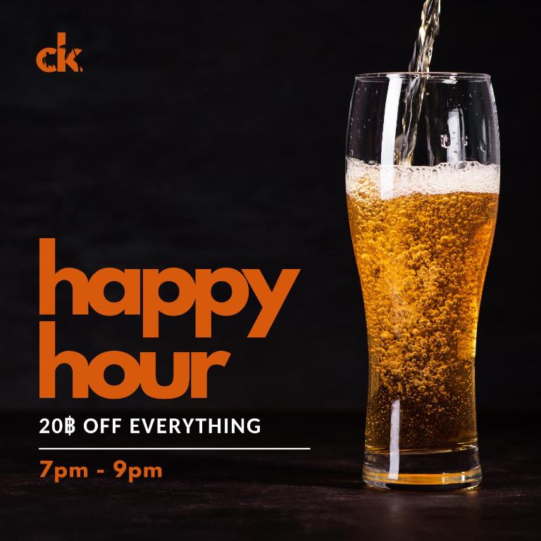 un bicchiere di birra versato durante un happy hour di CK Hostel a Ko Tao