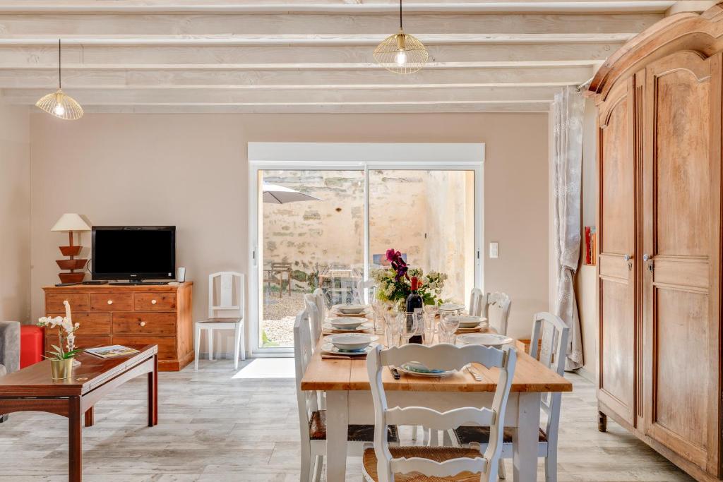 a dining room with a wooden table and chairs at La Longere Chateau Vieux Mougnac in Petit-Palais-et-Cornemps