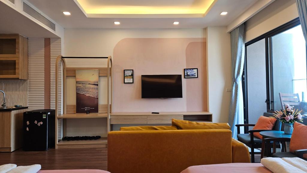 TV a/nebo společenská místnost v ubytování Flc Sea Tower - ChillNow Căn hộ nghỉ dưỡng Quy Nhơn