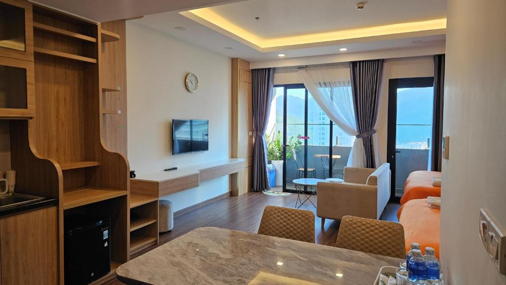 TV a/nebo společenská místnost v ubytování Flc Sea Tower - ChillNow Căn hộ nghỉ dưỡng Quy Nhơn
