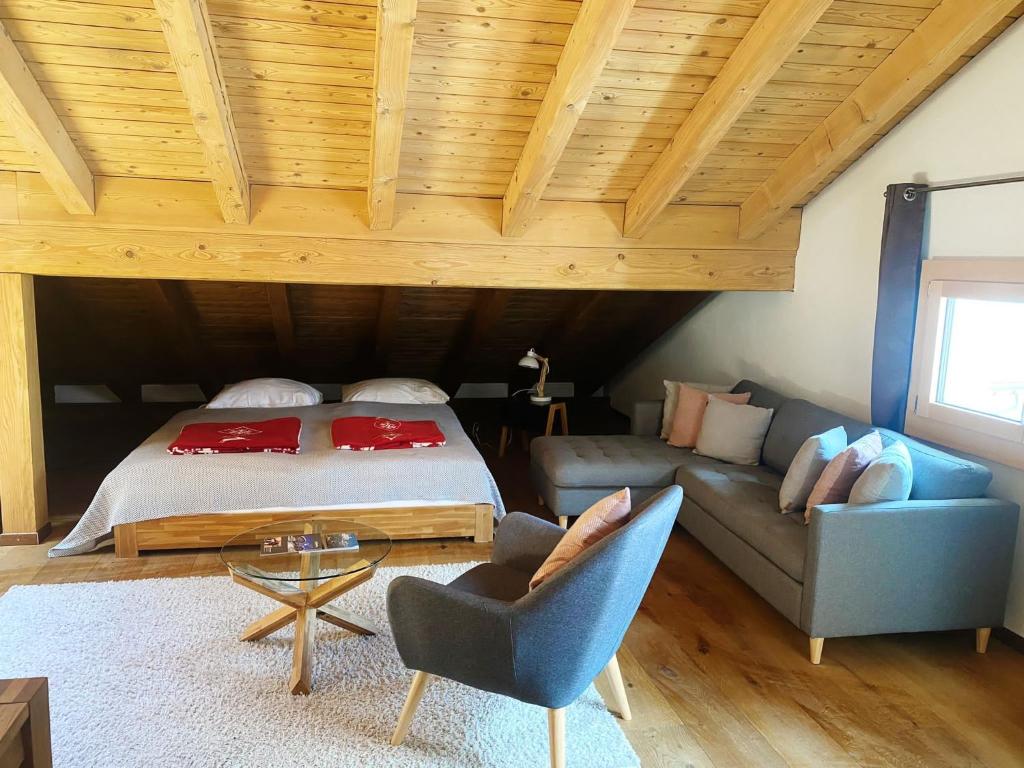 Postel nebo postele na pokoji v ubytování Albana Hotel Silvaplana