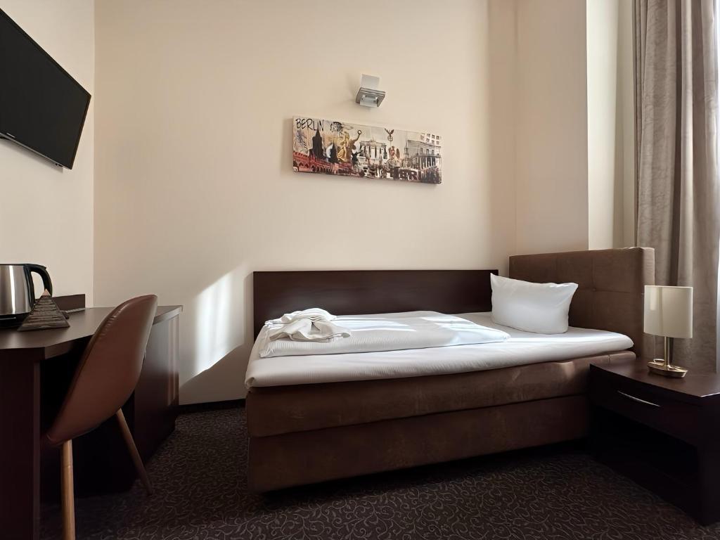 Postel nebo postele na pokoji v ubytování Upper Room Hotel Kurfürstendamm