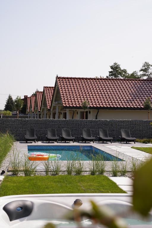 Bazén v ubytovaní Apartamenty na Dworskiej - BLISKO ENERGYLANDIA ZATORLAND alebo v jeho blízkosti