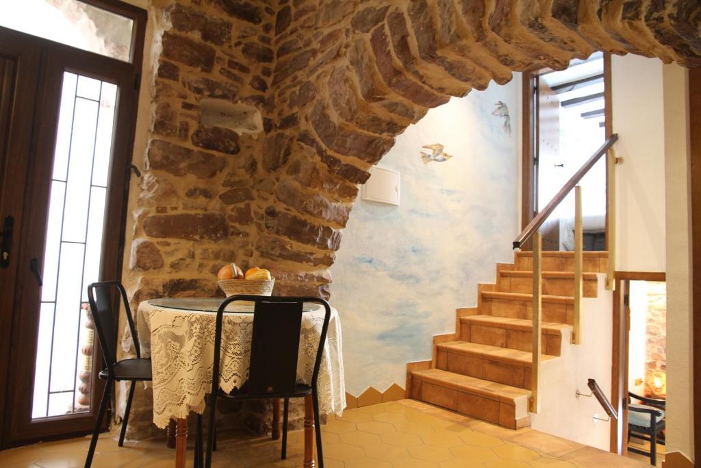 Fotografia z galérie ubytovania Casa rural rústica "EL COLMENAR" para parejas, familias o amigos a la montaña v destinácii Chóvar