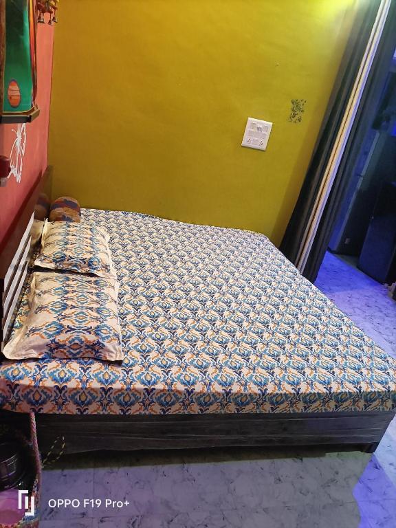 Postel nebo postele na pokoji v ubytování Shri Ram Sharnam