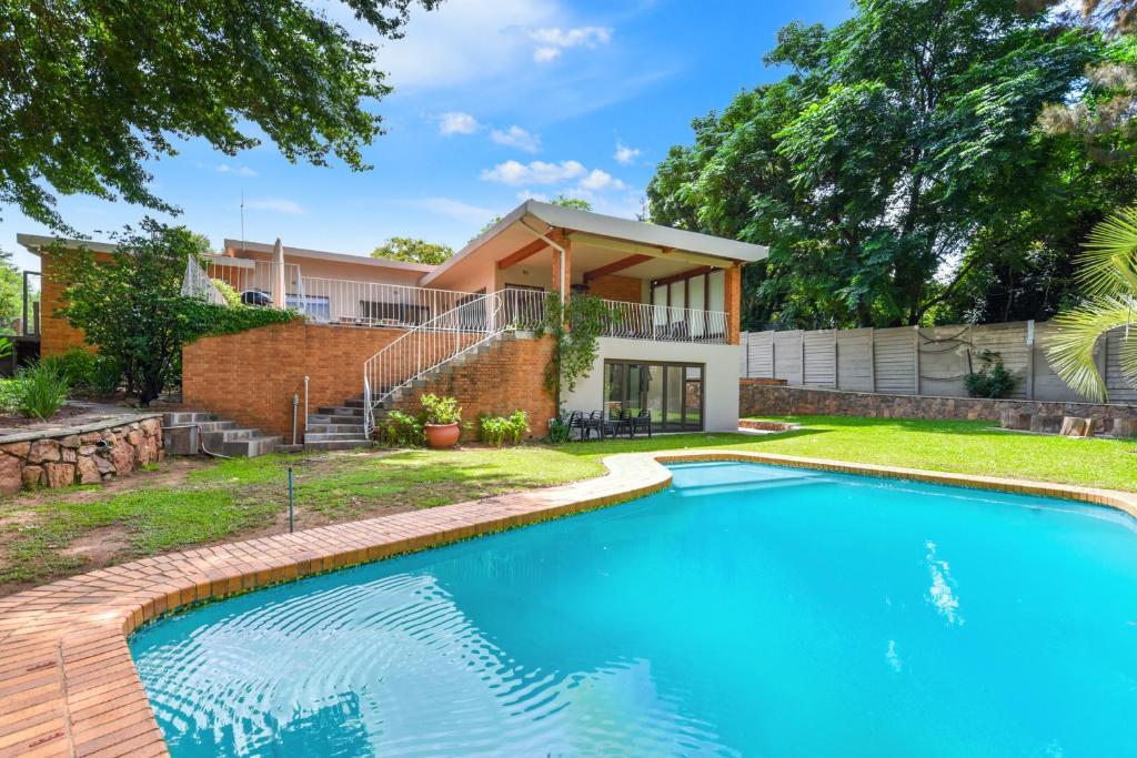 Bazén v ubytování 4 Bedroom - Family Home - Tennis Court - Pool nebo v jeho okolí