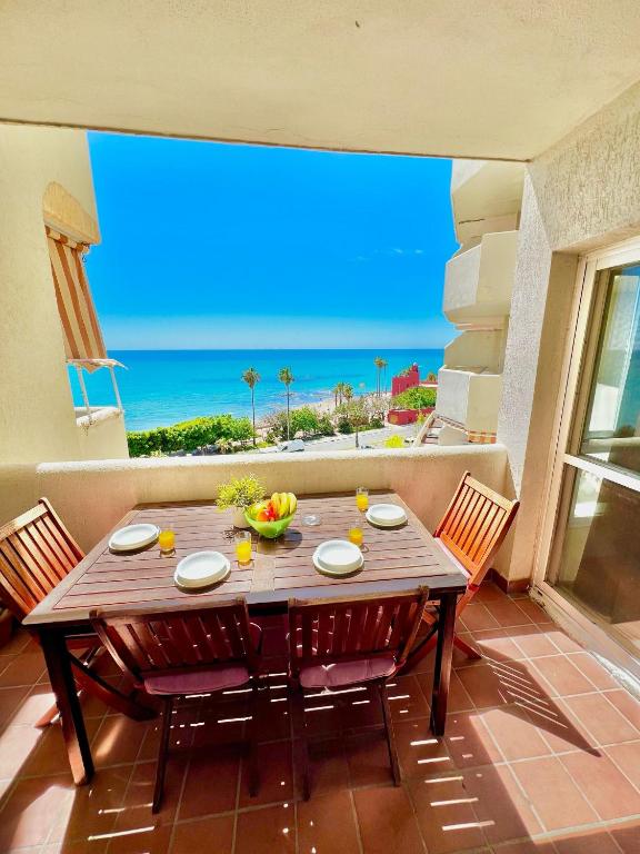 Beachfront Holiday Apartment in Benalbeach