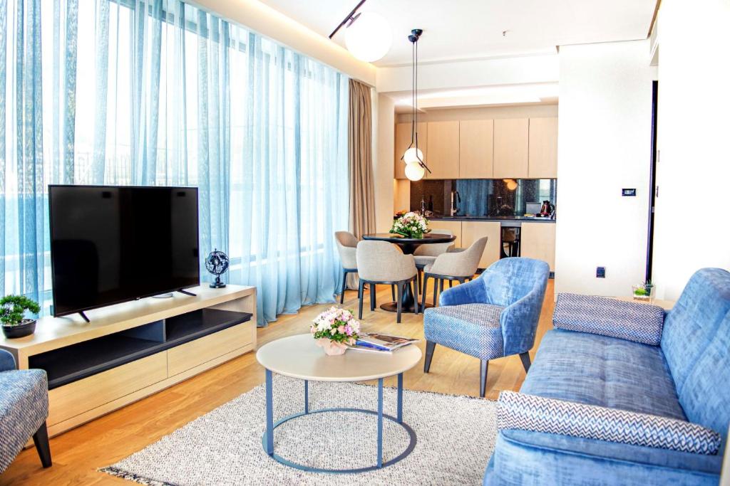 TV a/nebo společenská místnost v ubytování Katamare Hotel