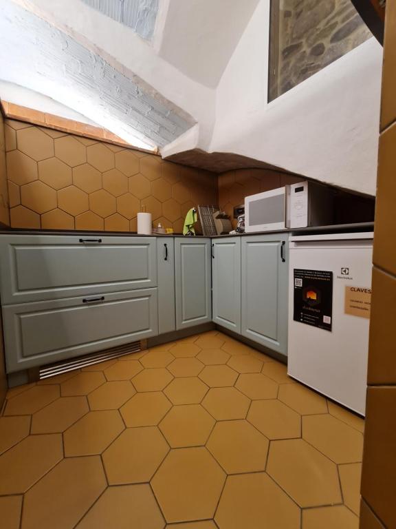 Kuchyňa alebo kuchynka v ubytovaní Casa rural rústica "EL COLMENAR" para parejas, familias o amigos a la montaña