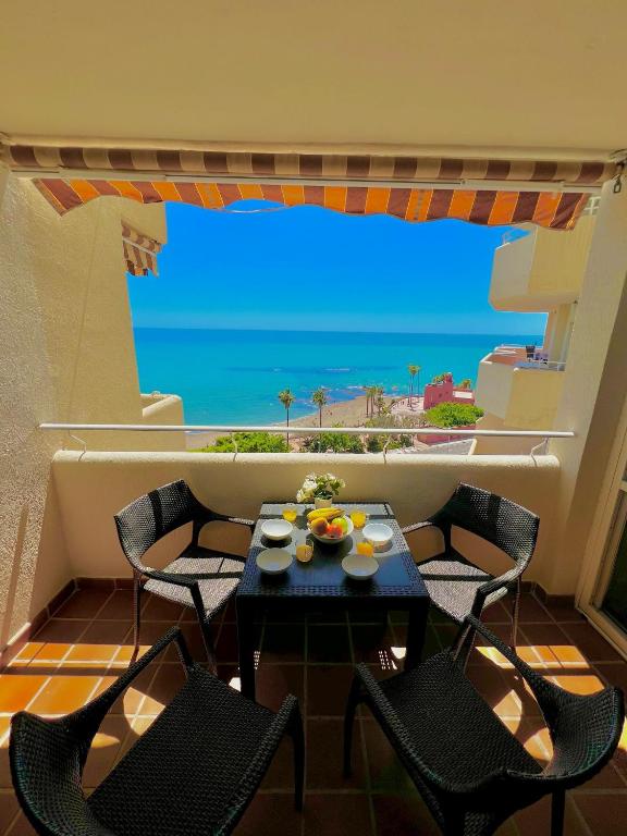 Frontal Sea View Apartment Benalbeach