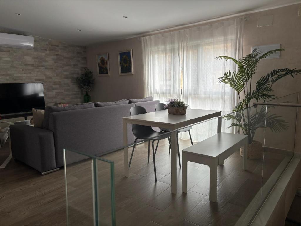 Televízia a/alebo spoločenská miestnosť v ubytovaní Niebla Centro Apartamentos