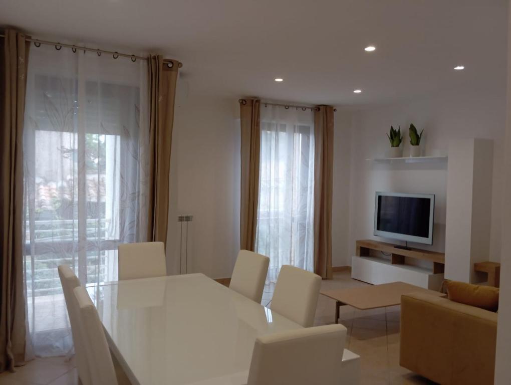 TV a/nebo společenská místnost v ubytování B&B Guesthouse La Casetta Di Sutri sulla Francigena