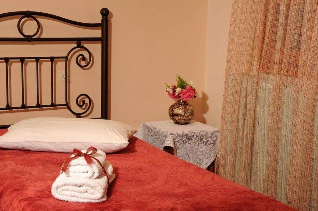 Postel nebo postele na pokoji v ubytování Chrysoula's Guests