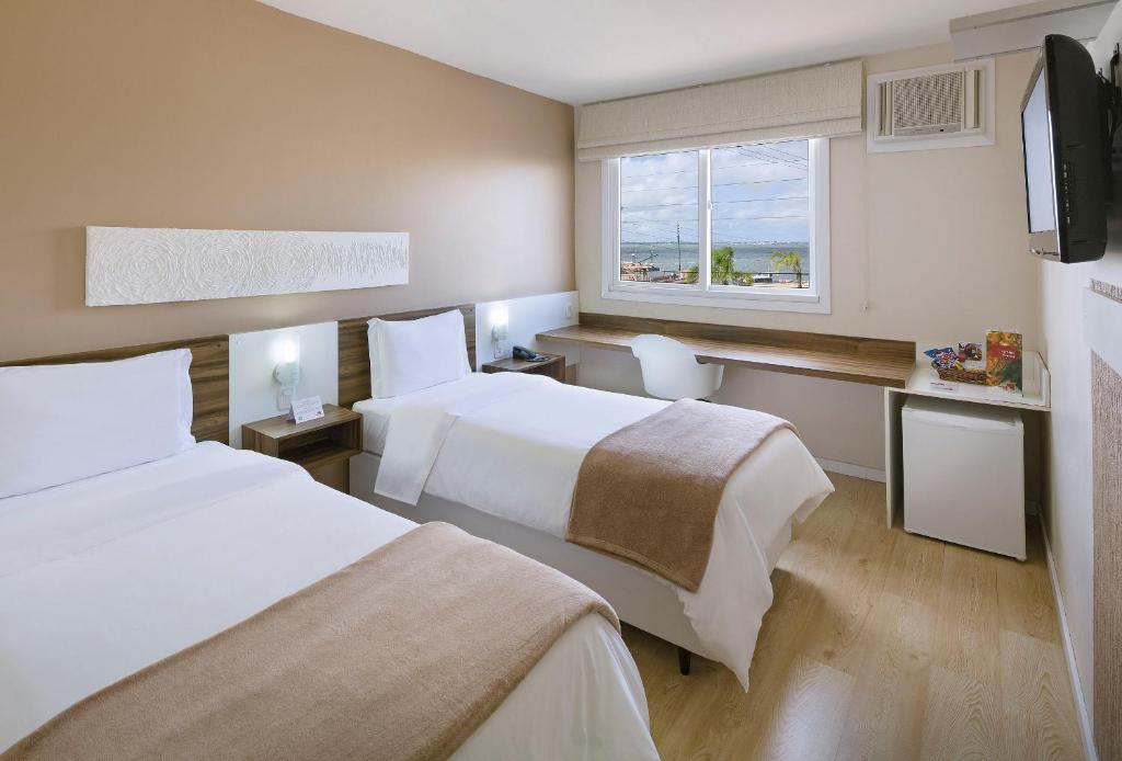 A bed or beds in a room at Swan Rio Grande
