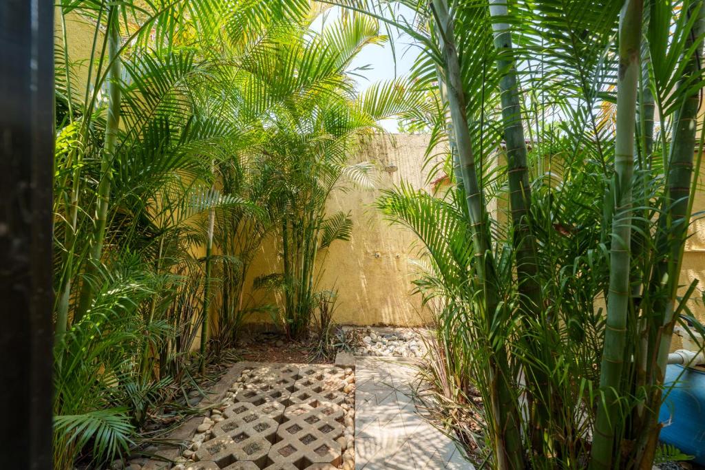 Zahrada ubytování Nehamrit Farmstays with Pool, Near Malshej Ghat