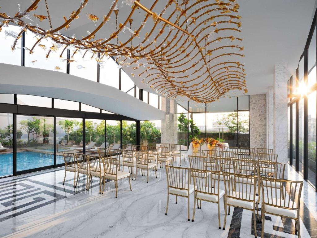Bazén v ubytování Mövenpick Hotel Jakarta City Centre nebo v jeho okolí
