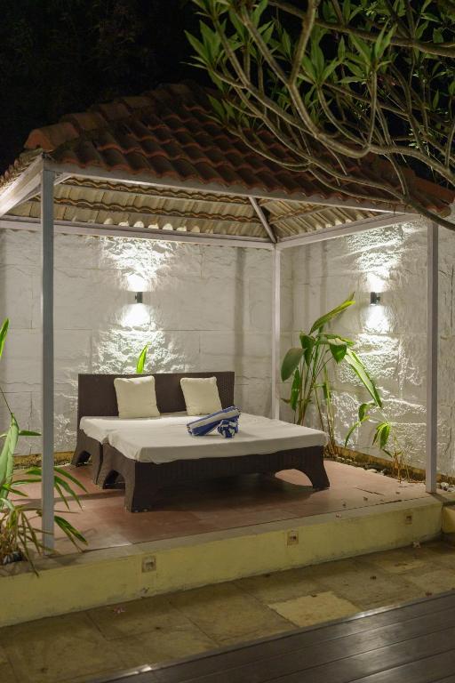 Patio nebo venkovní prostory v ubytování Nehamrit Farmstays with Pool, Near Malshej Ghat