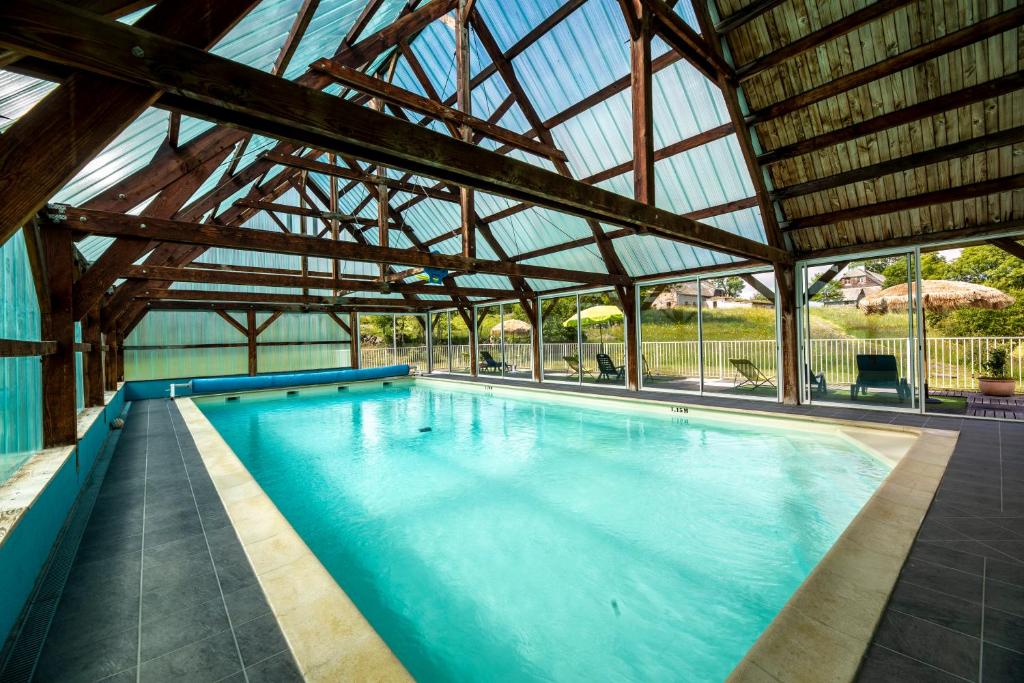 Photo de la galerie de l'établissement Chalet bois au Lac des Estives, à Montgreleix