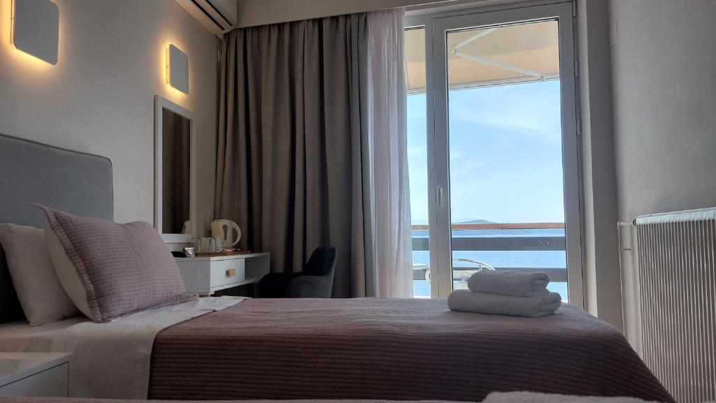 Postel nebo postele na pokoji v ubytování Hotel Avra