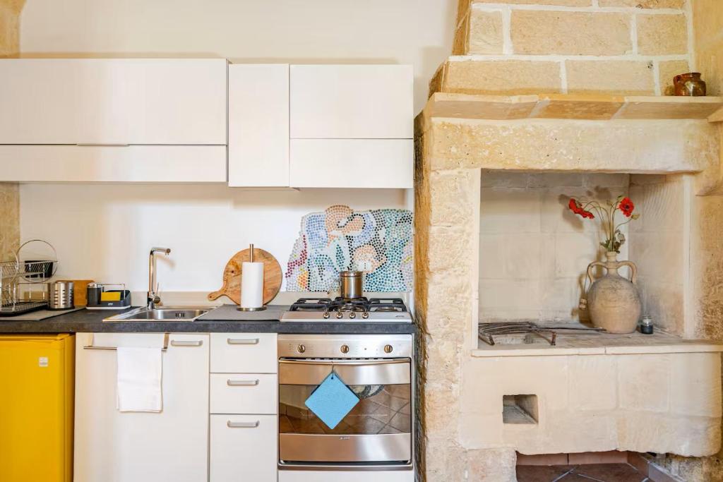 Kuchyň nebo kuchyňský kout v ubytování B&B Corte dei Memoli di Margiotta Giuseppina