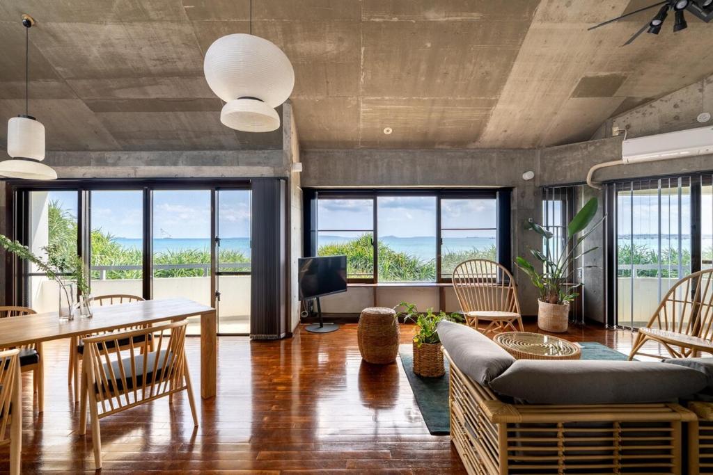 Χώρος καθιστικού στο Alumina アルミナ