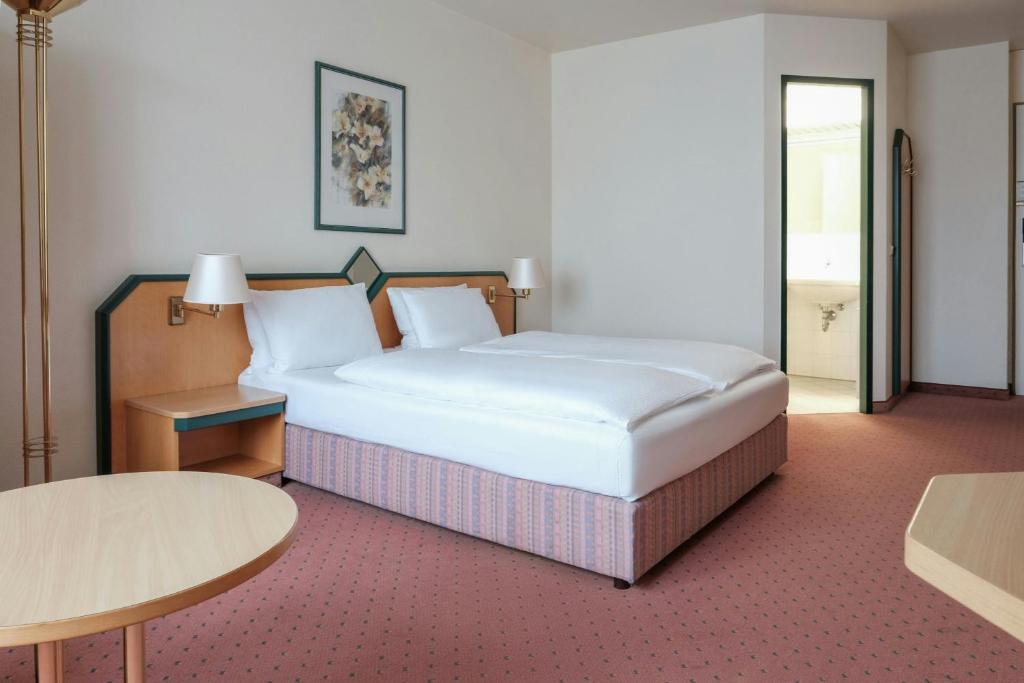 FOUR Essen City Centre - Superior Queen Room