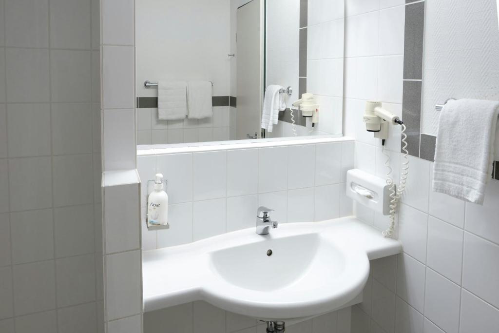 FOUR Essen City Centre - One-Bedroom King Suite
