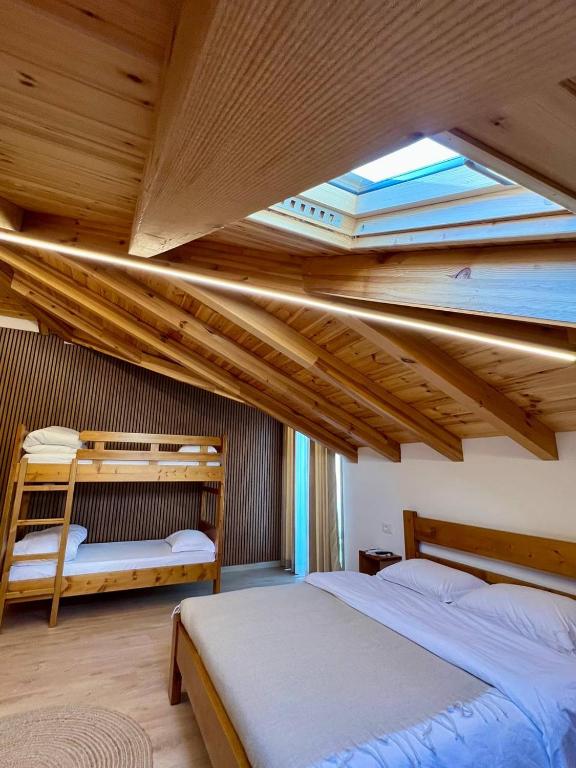 Postel nebo postele na pokoji v ubytování Tringa Guesthouse - Mrizi i Zanave