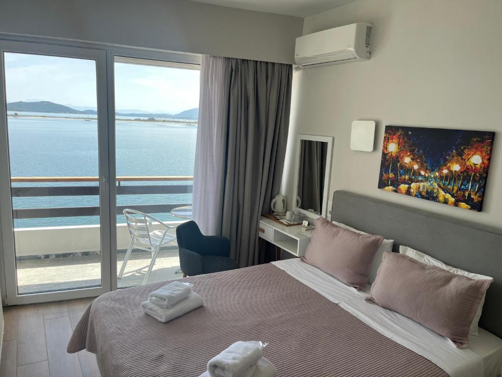 Postel nebo postele na pokoji v ubytování Hotel Avra