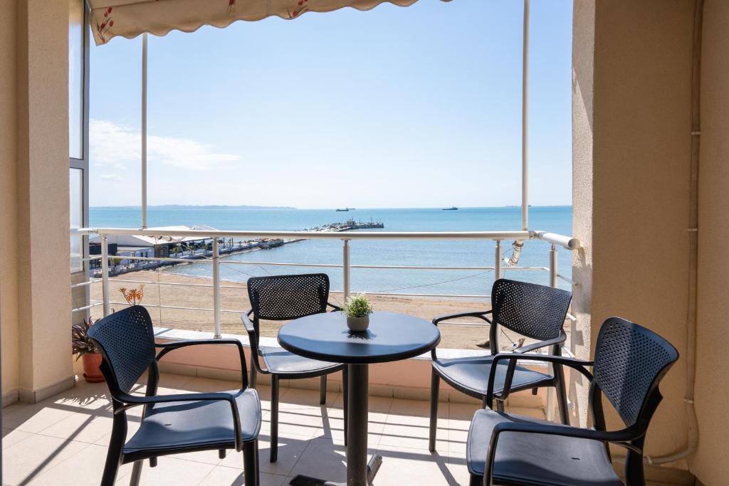 Sea View-sunlit Coast Apartment Durrs