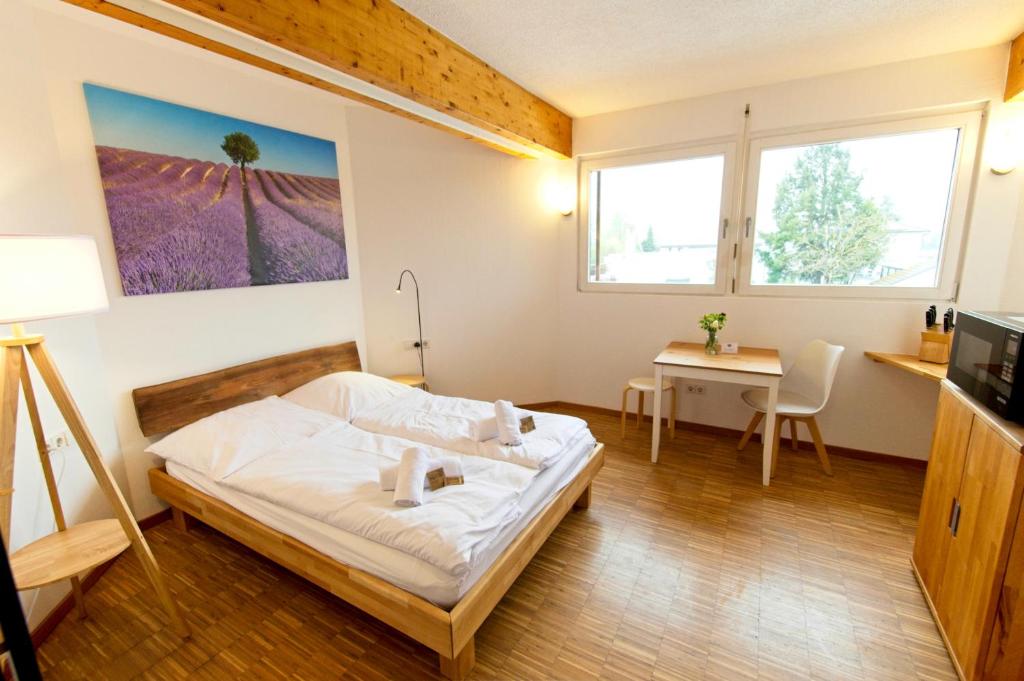 Postel nebo postele na pokoji v ubytování Boardinghouse Steinen