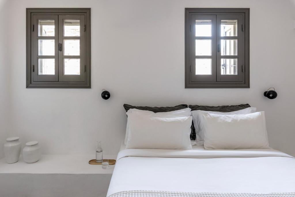 Postel nebo postele na pokoji v ubytování Acron Villas Paros