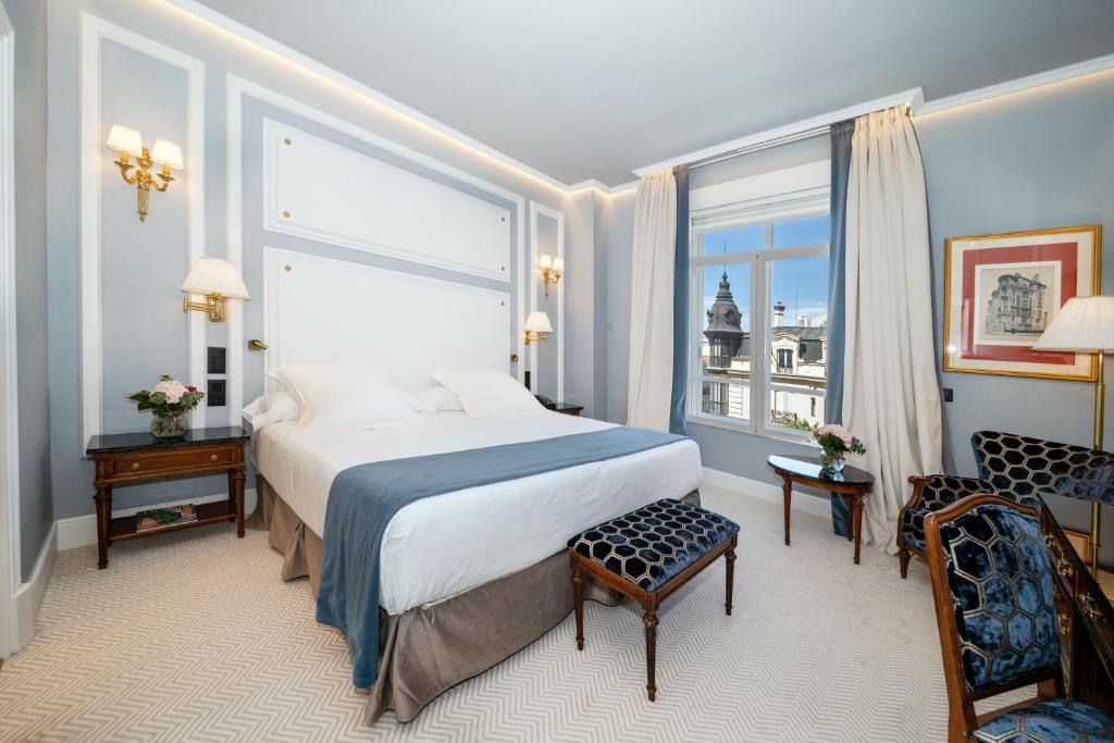 Postel nebo postele na pokoji v ubytování Wellington Hotel & Spa Madrid