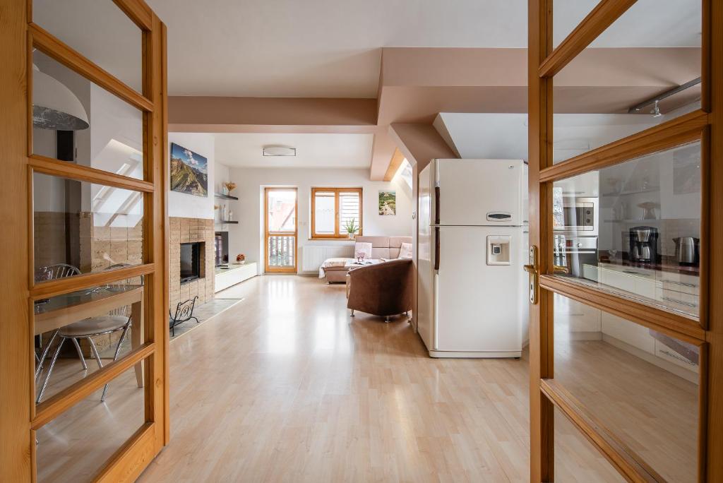 Kuchyňa alebo kuchynka v ubytovaní Apartamenty Dagmara i Irka Zakopane
