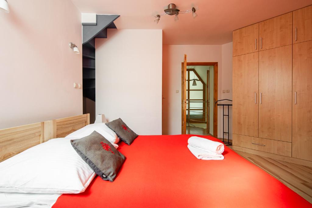Posteľ alebo postele v izbe v ubytovaní Apartamenty Dagmara i Irka Zakopane